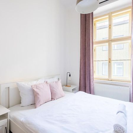 Budget Reznicka apartment Praag Buitenkant foto